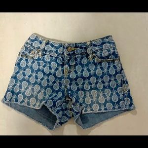It’s a denim pineapple short!